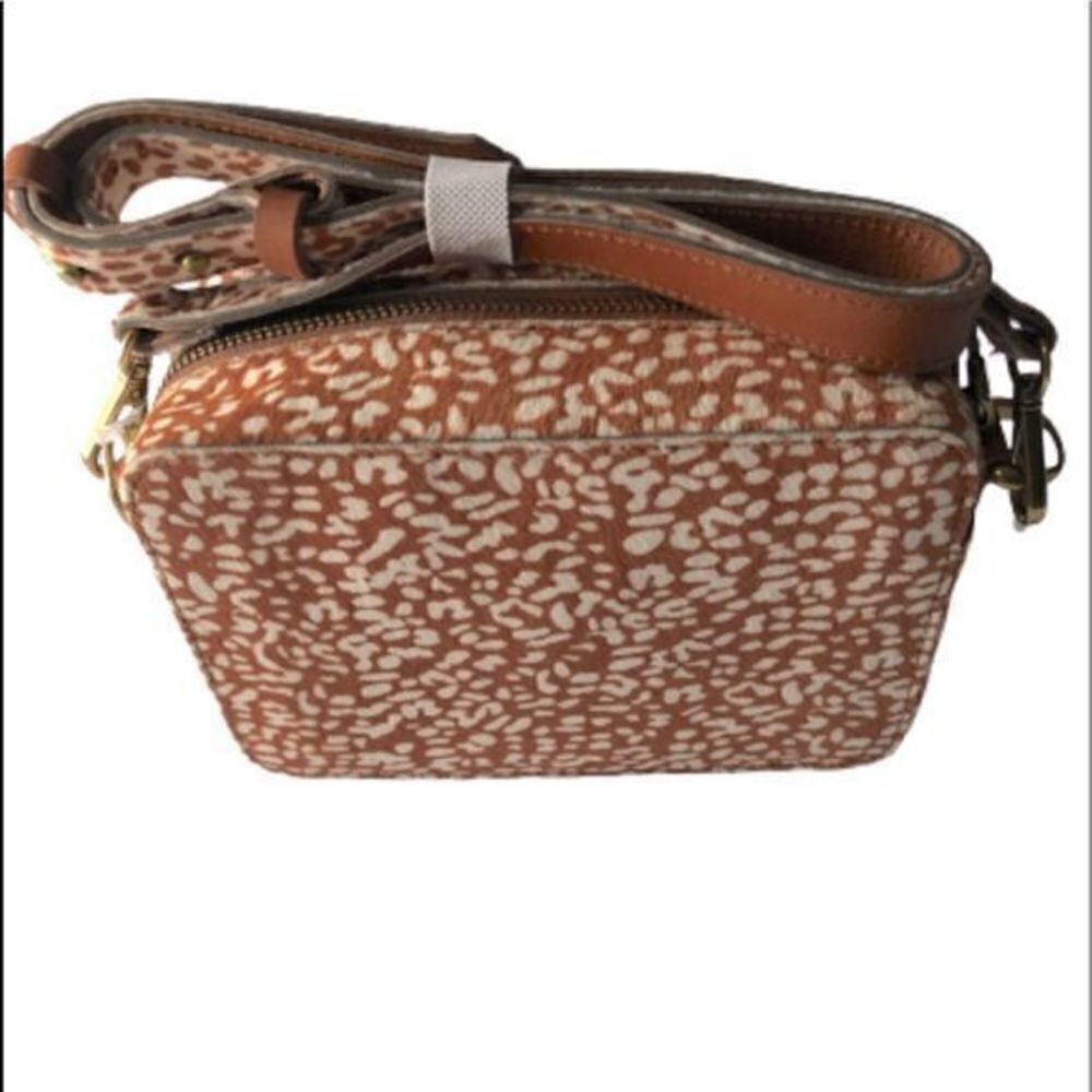 Madewell Camera Bag Animal Spot Calf Hair Crossbody Bag, Leather, Zip Closure - Picture 2 of 8
